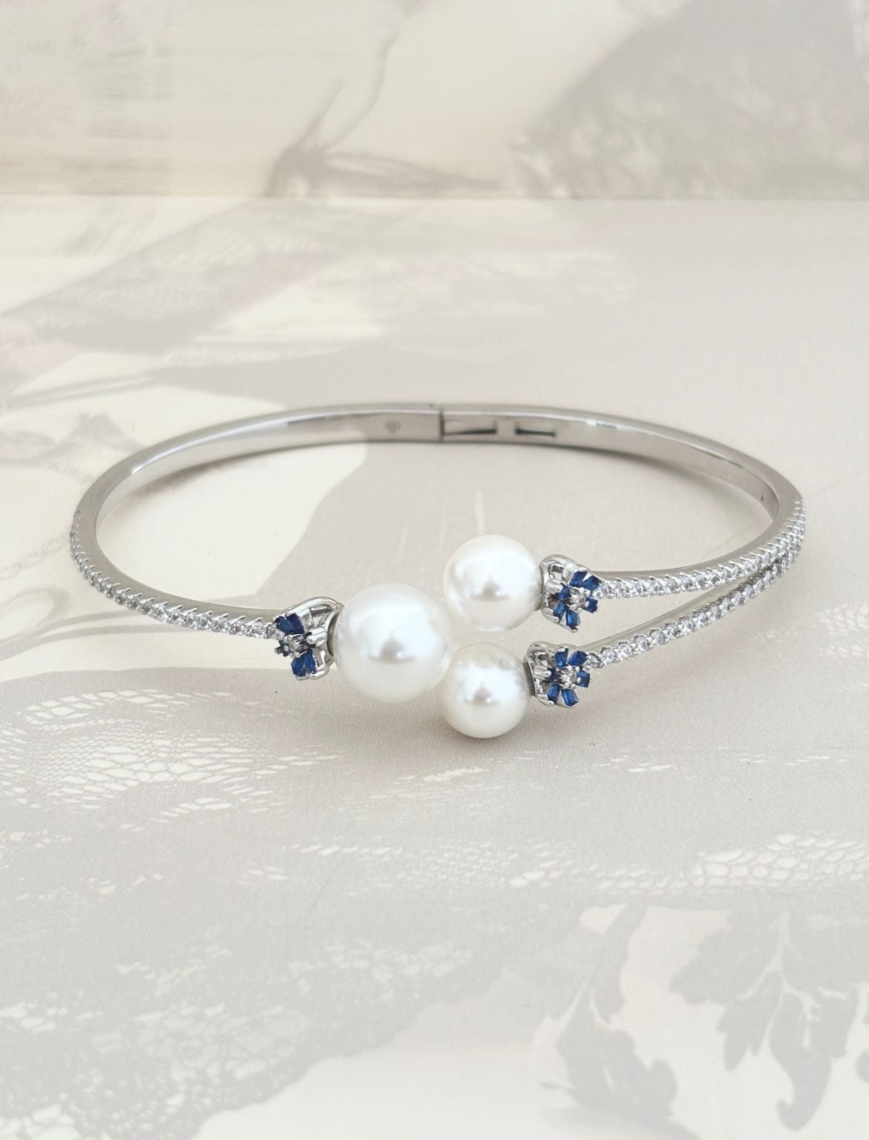 Patterned Band Peal Bracelet Cuff