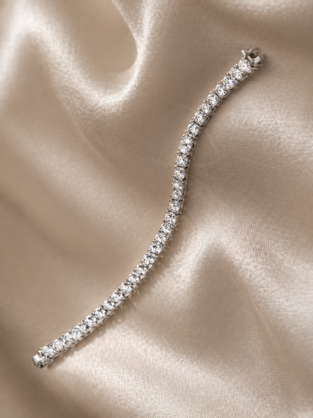 Sara Ali Khan in Grace Round Solitaire Bracelet