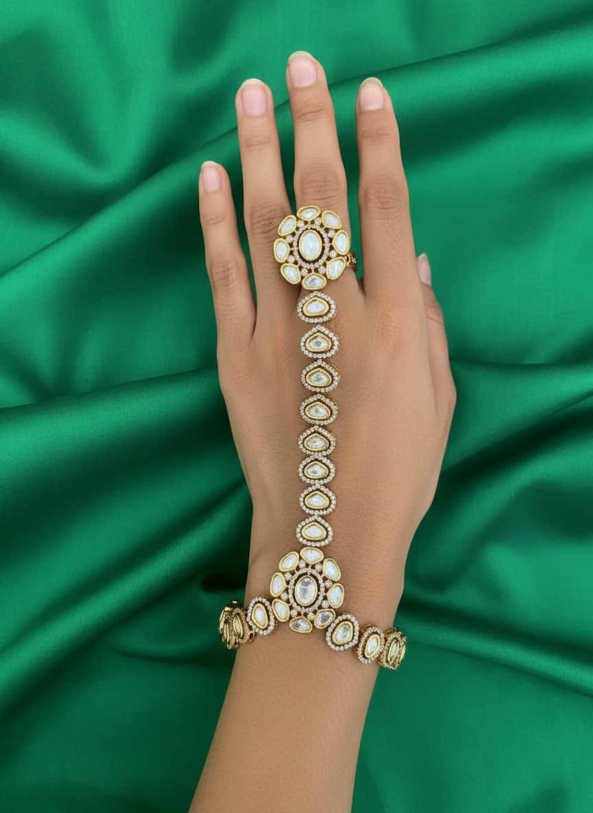 Elegant Strand Hathphool
