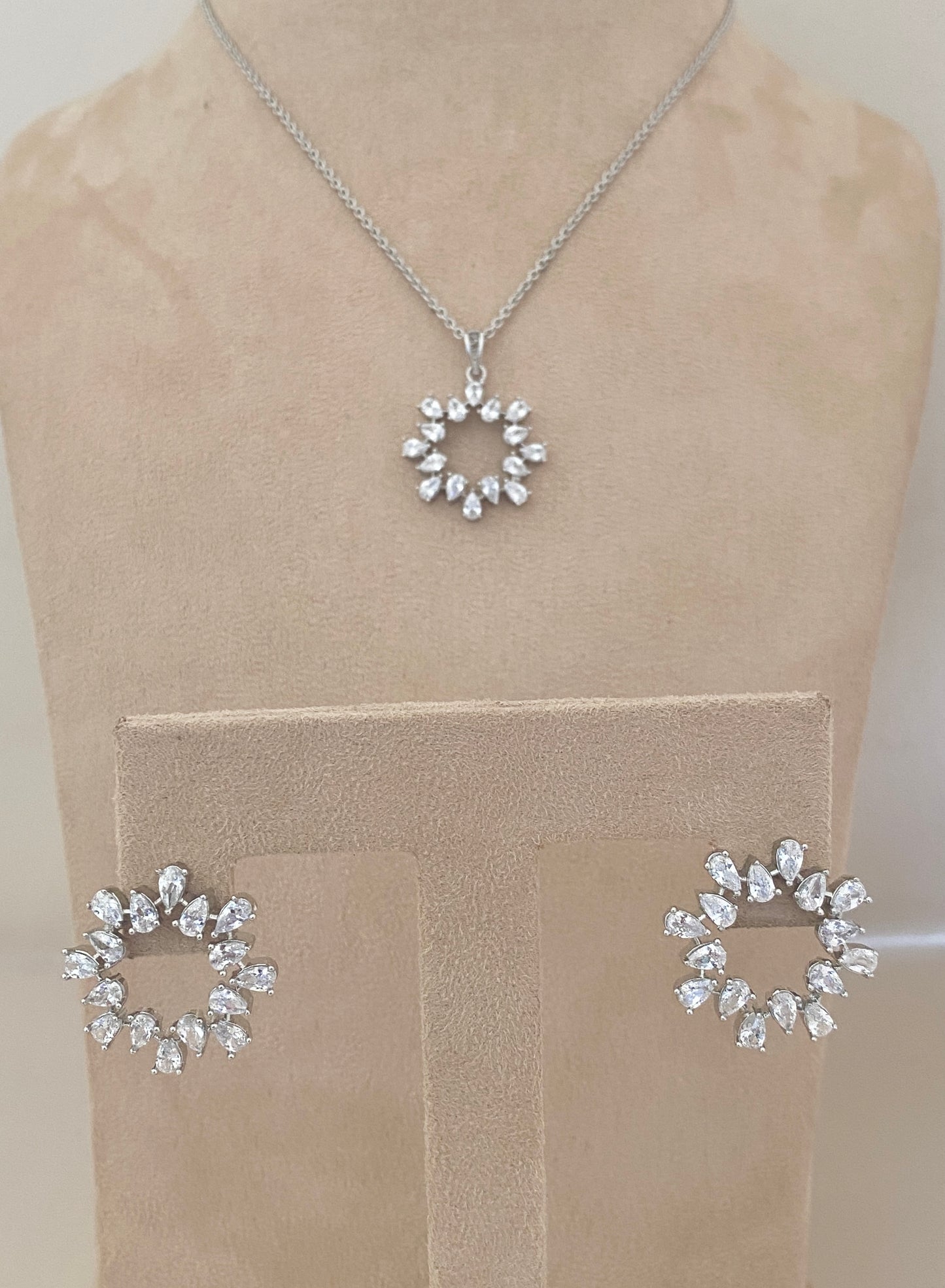 Stellar Pendant Set