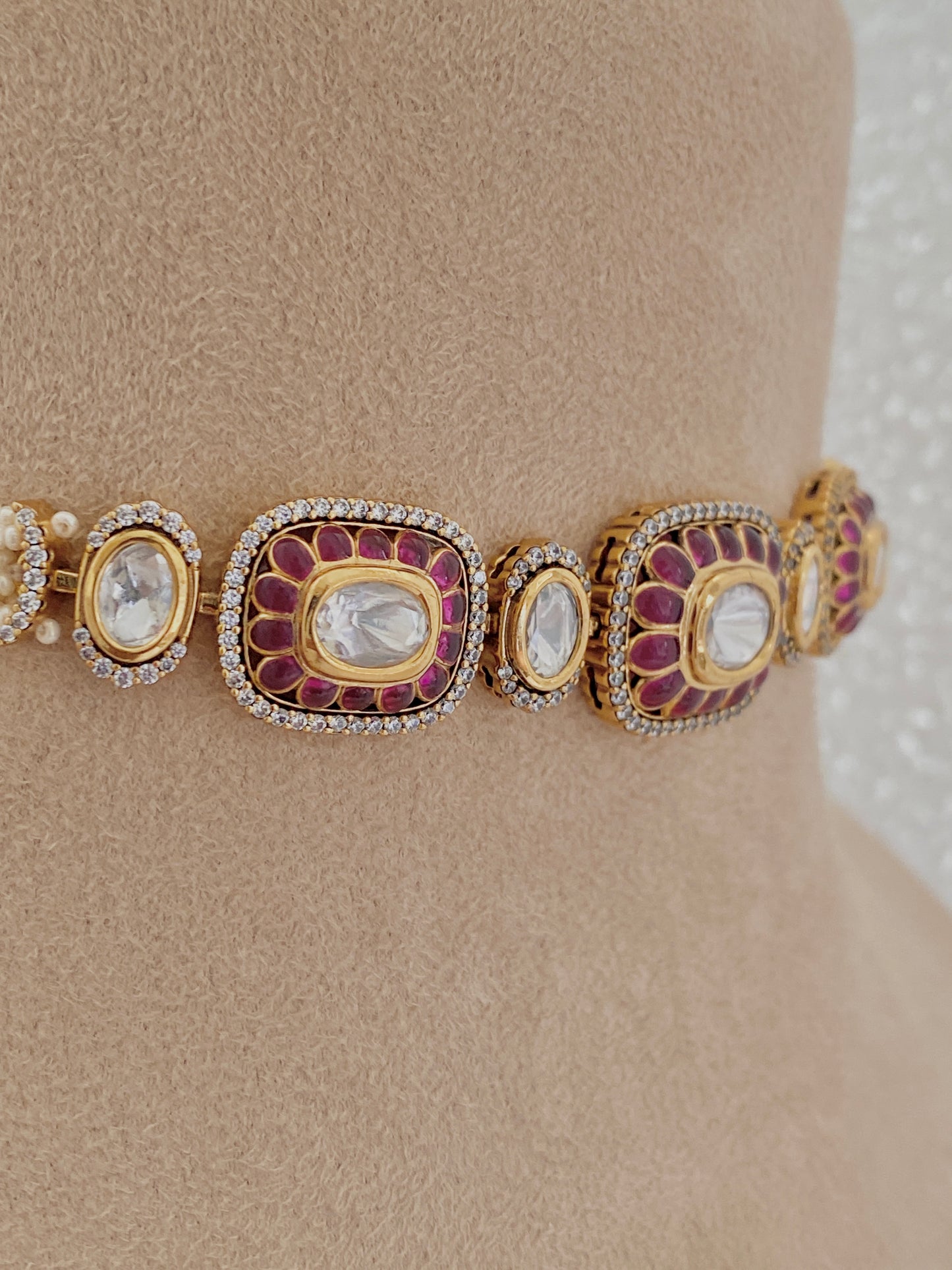 Rose Spark Choker Set