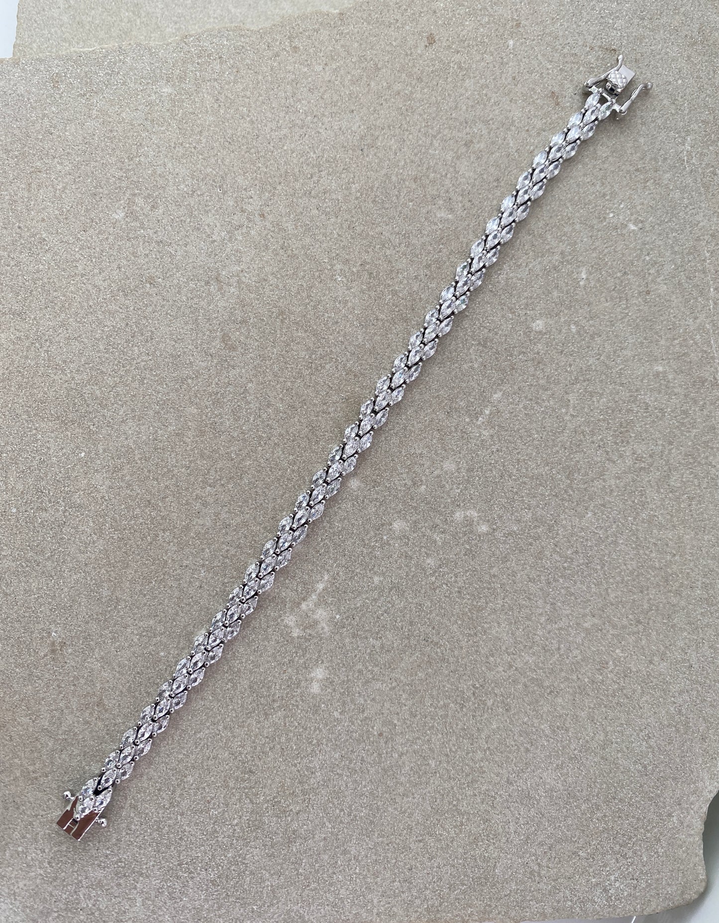 Vera Gleam Bracelet