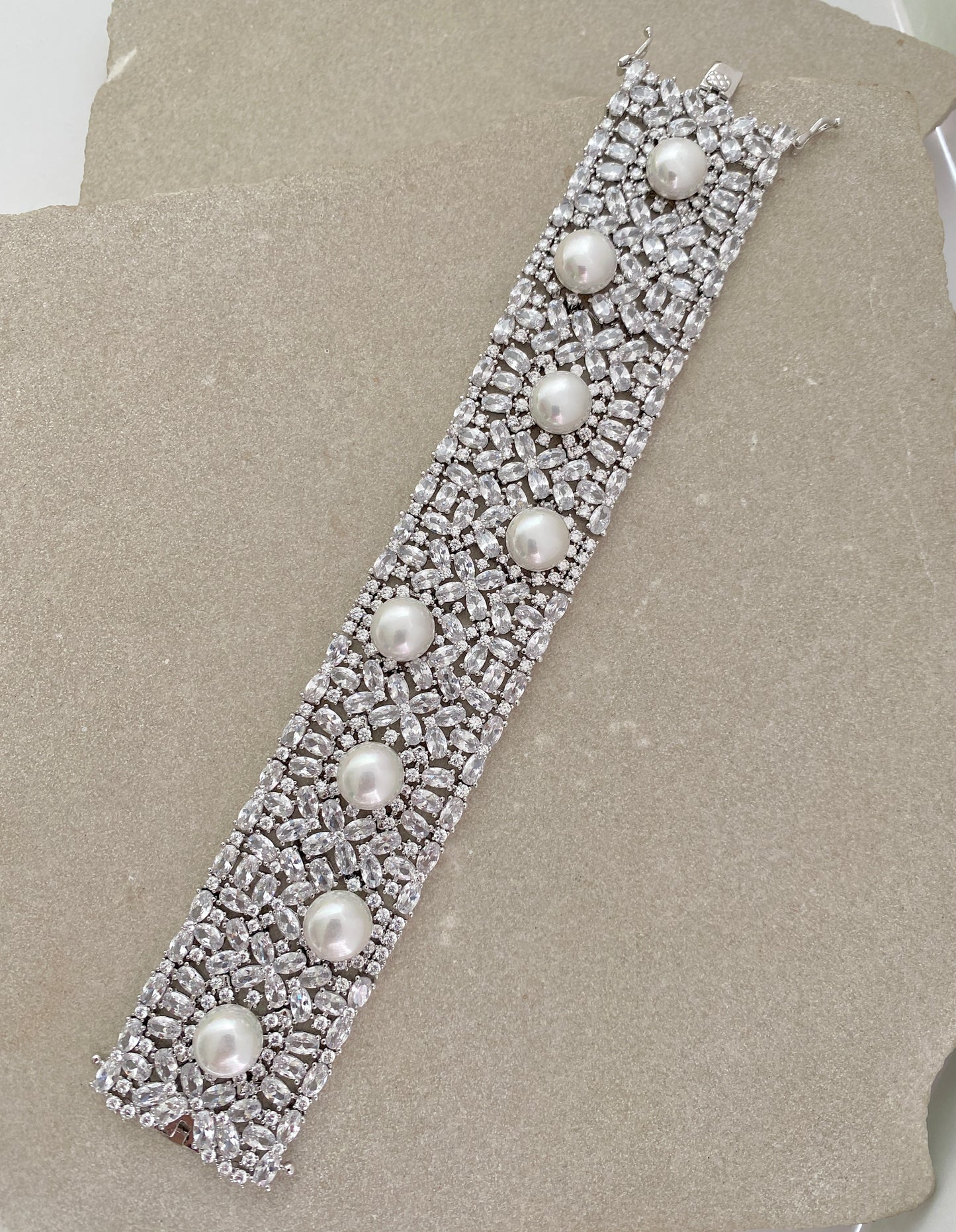 Bold Pearl Bracelet