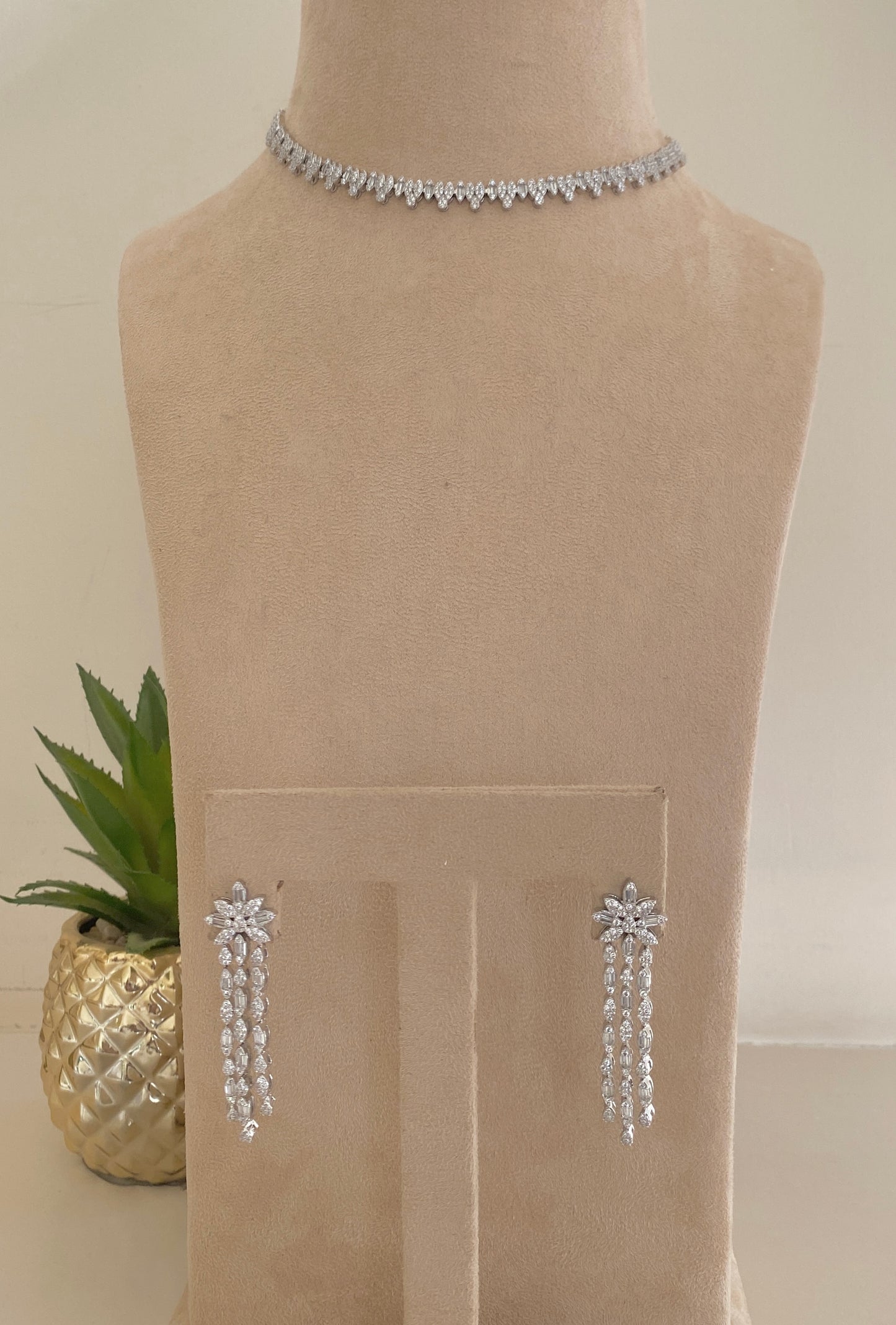 Velancia Necklace Set