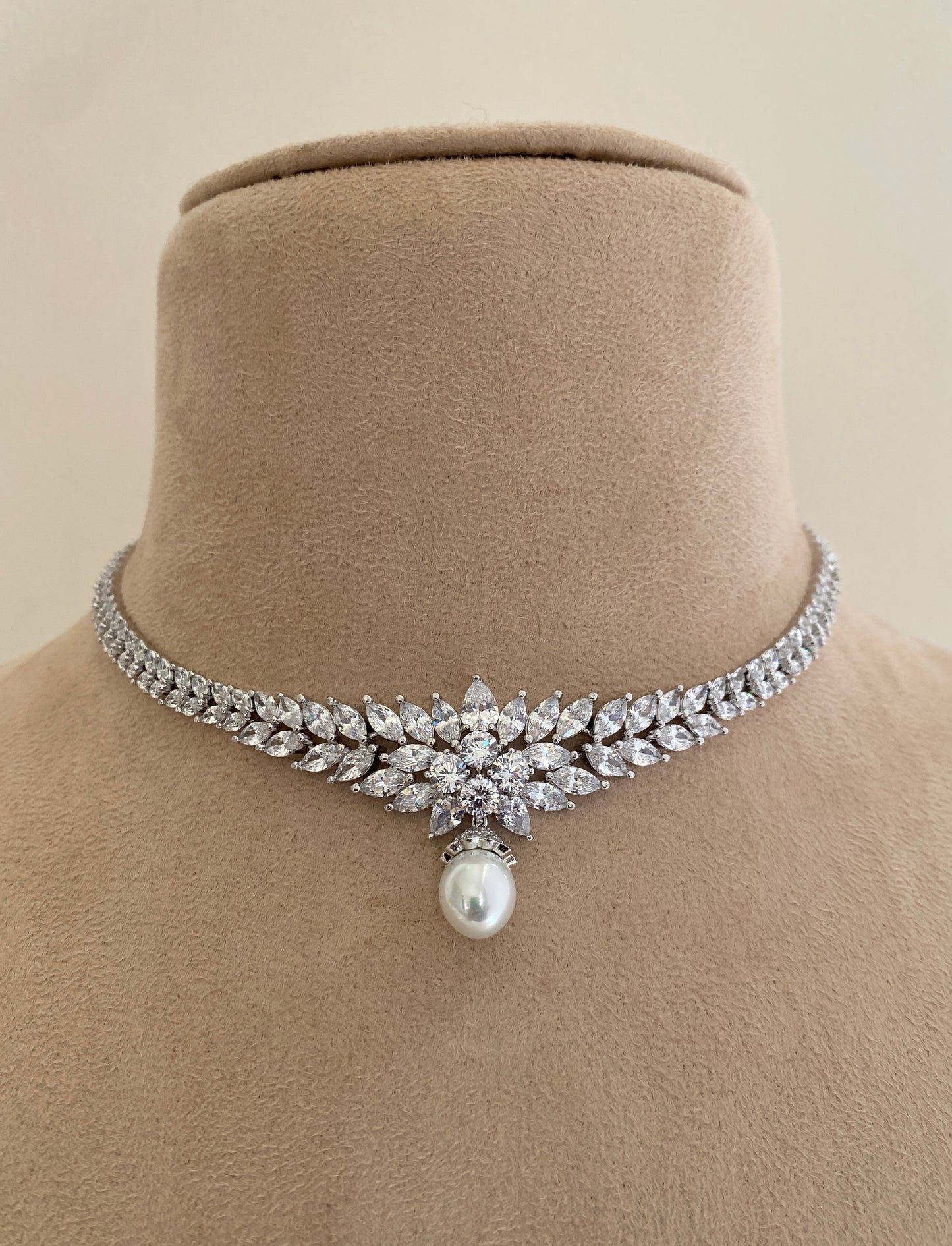Elure Necklace Set
