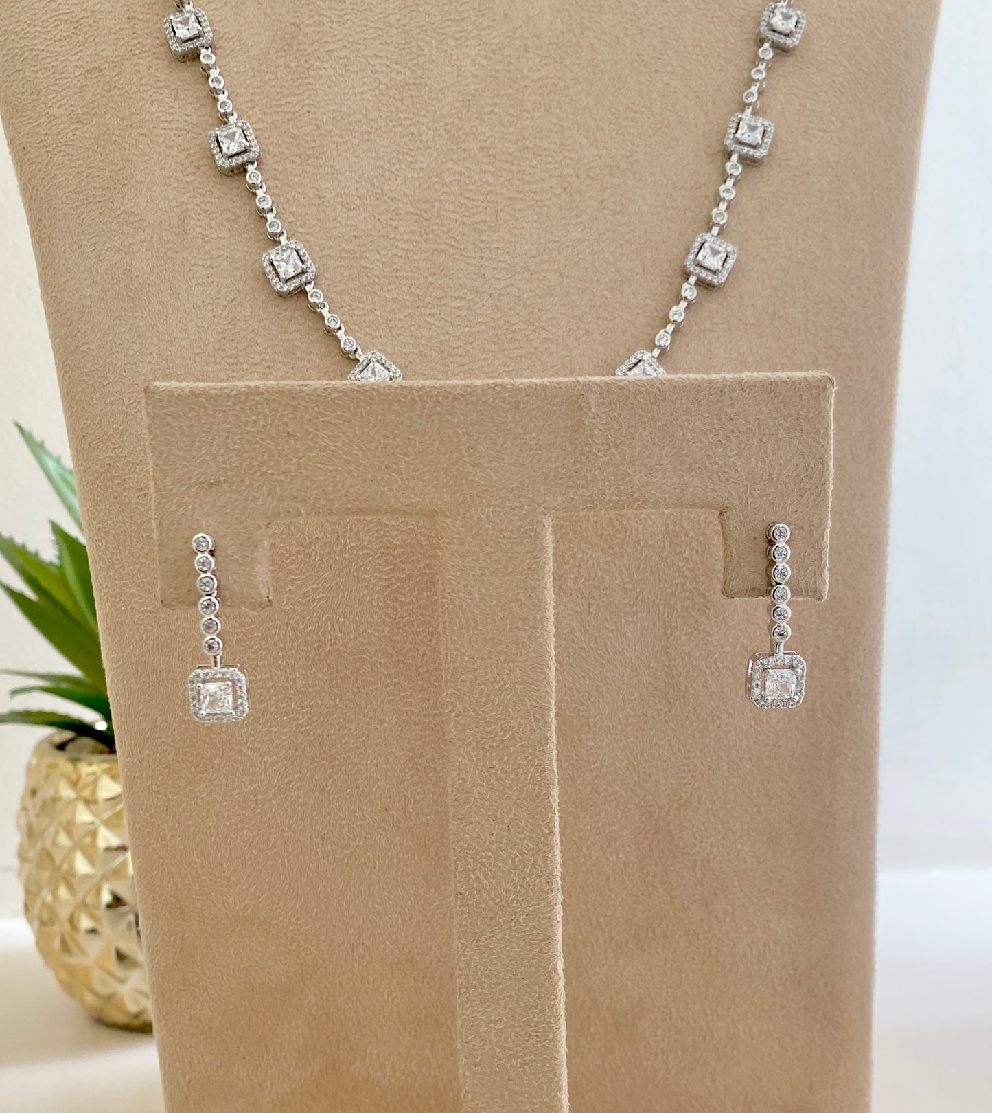 Finessa Necklace Set