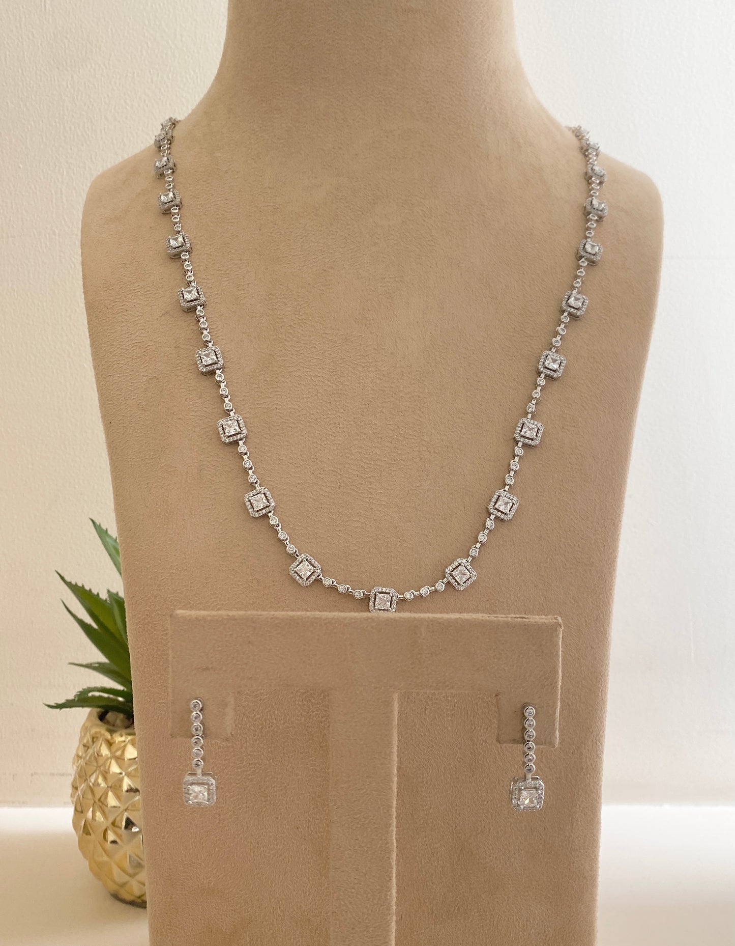 Finessa Necklace Set