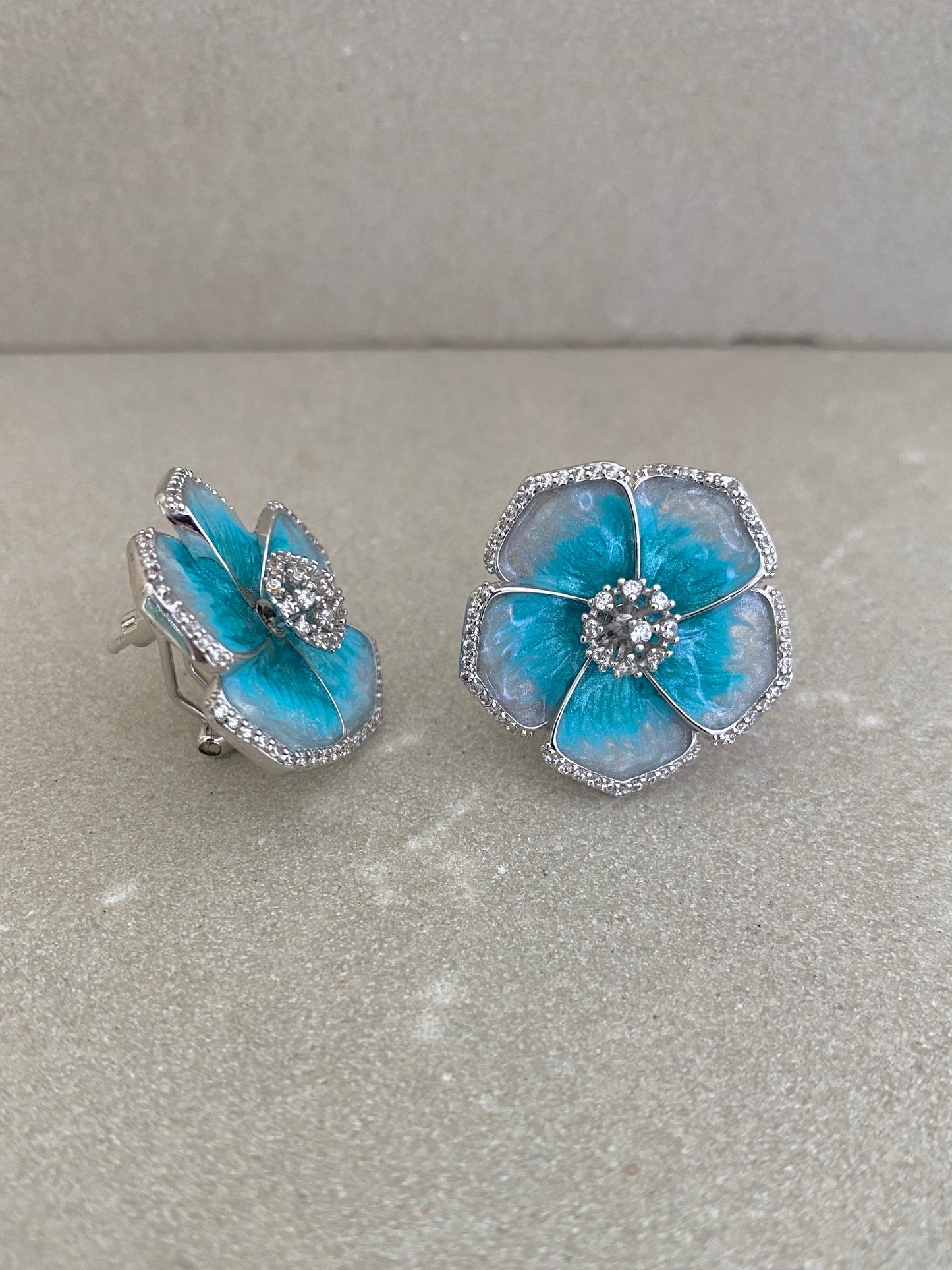 Seraflore Studs