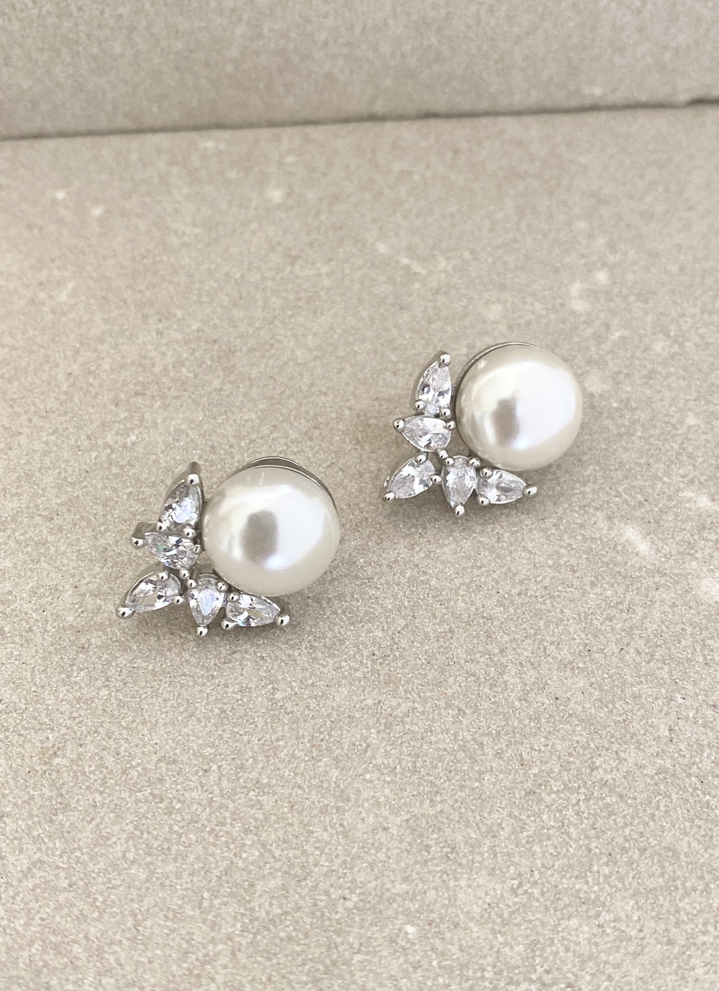 Velra studs