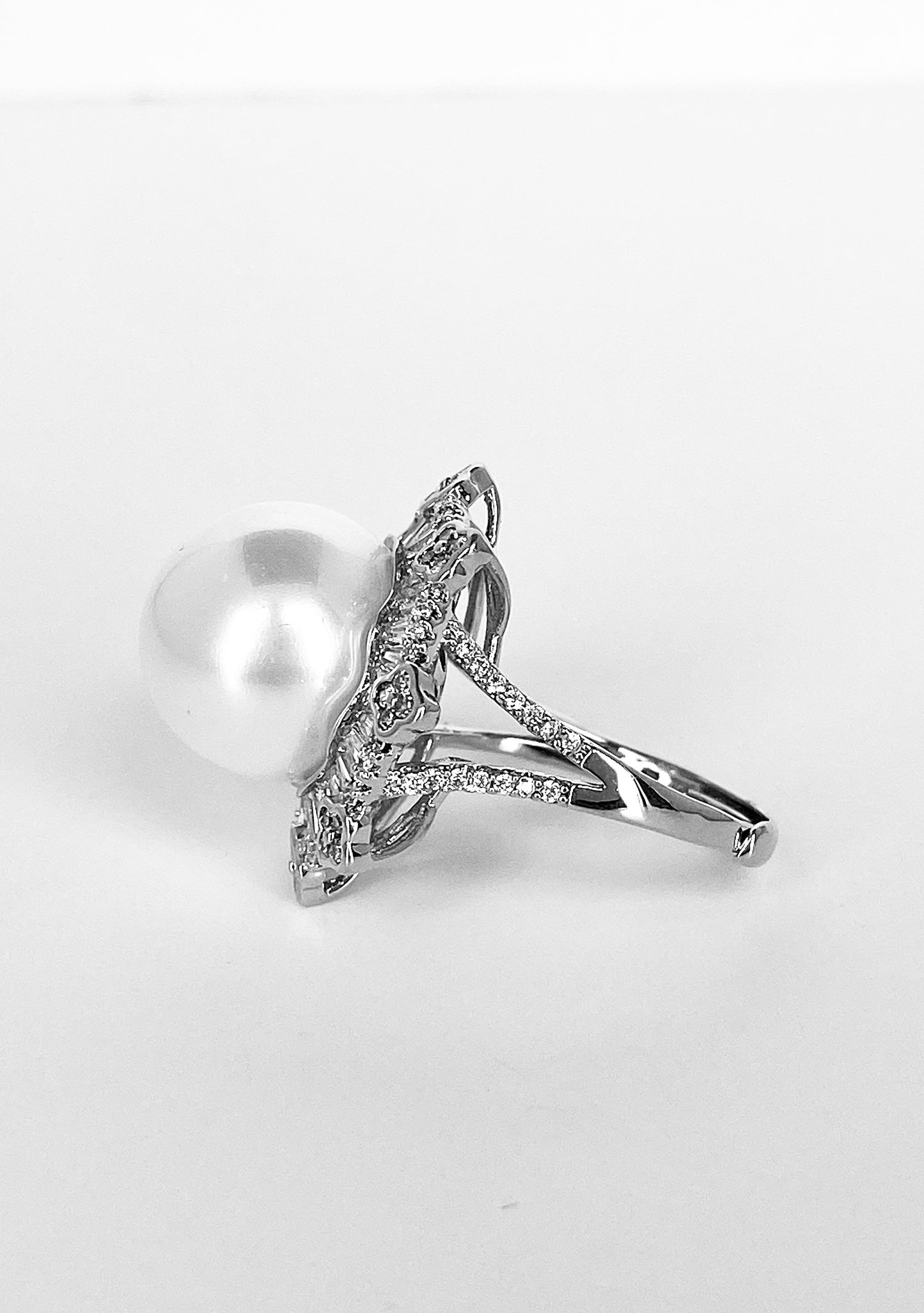 Neena Gupta in Dewdrop Blossom Ring