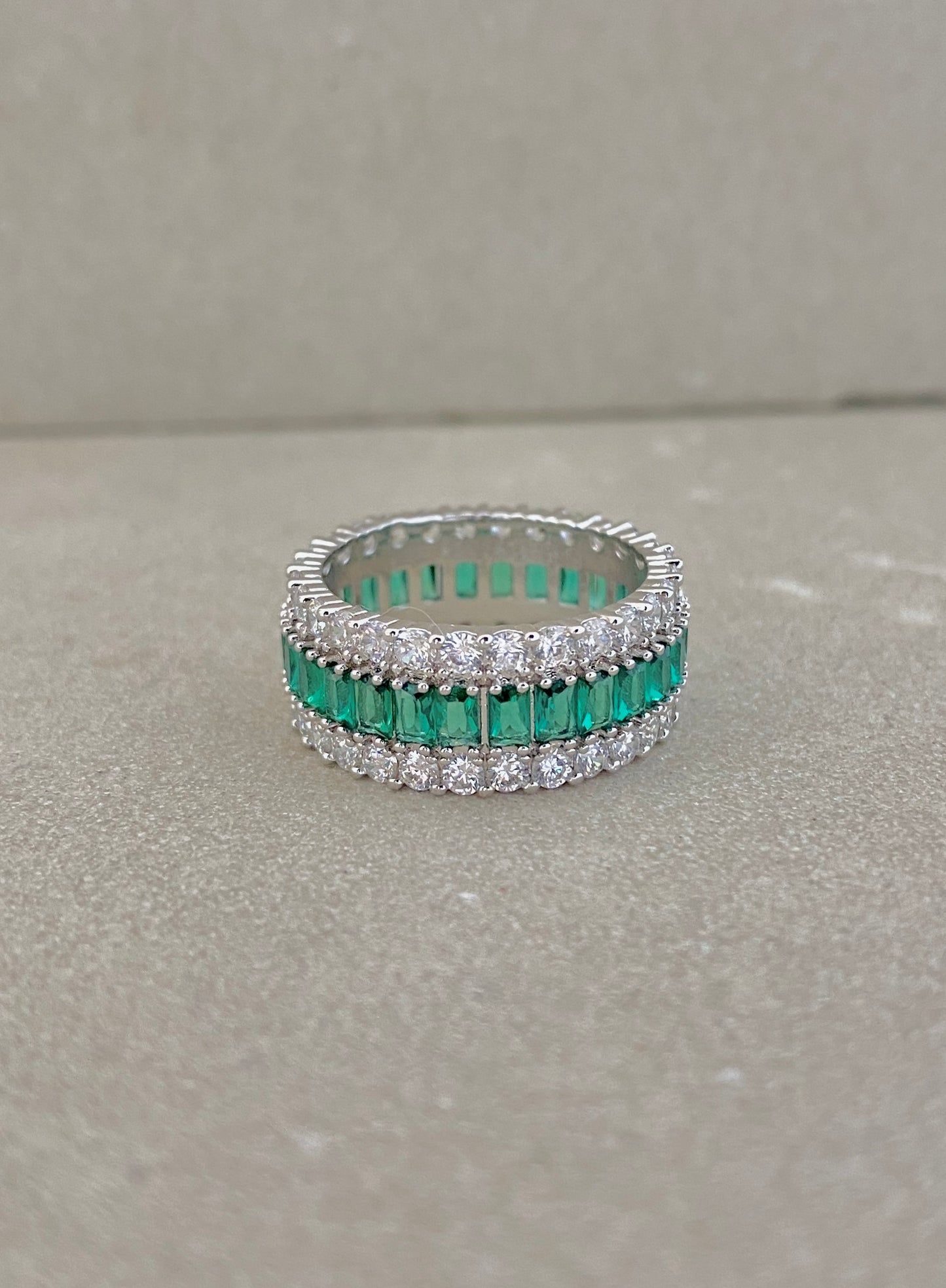 Vivid Band Ring