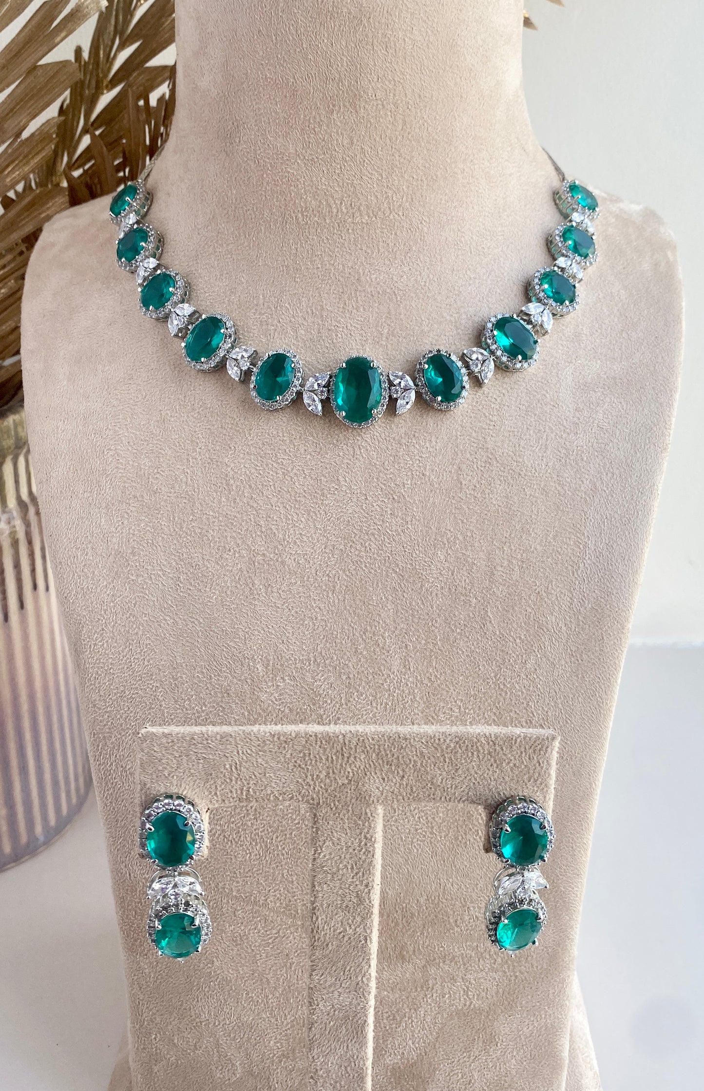 Emerald Green Ovel Stone Statement choker Set