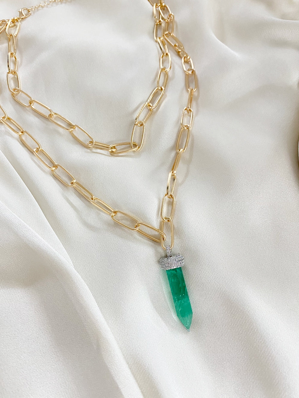 2 lines links chain with pencil emerald