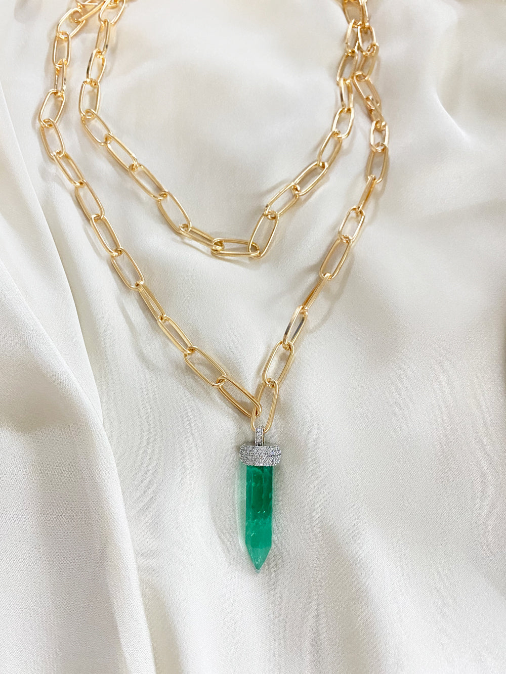 2 lines links chain with pencil emerald