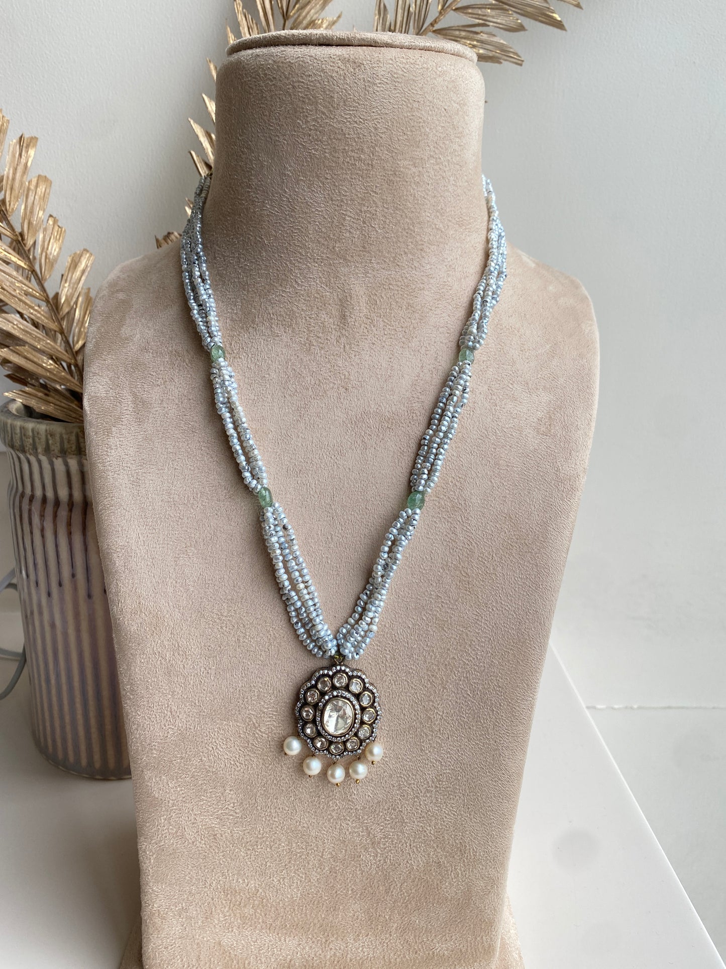 Chic Pearls And Polki Pendant Long Necklace