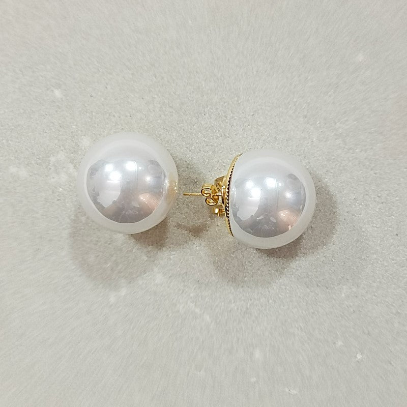 Shell pearl Stud Earrings 30mm