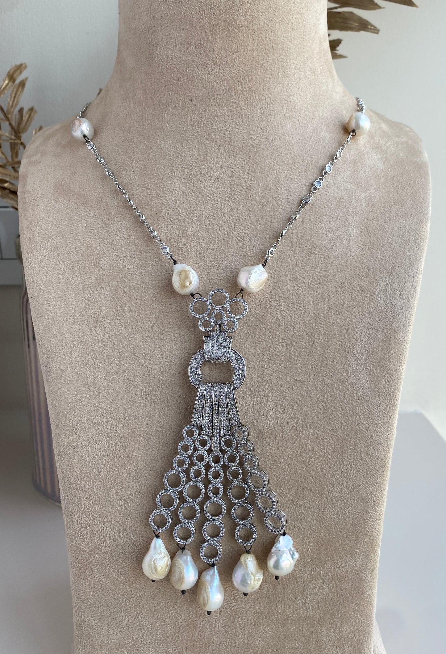 Long Pearl necklace