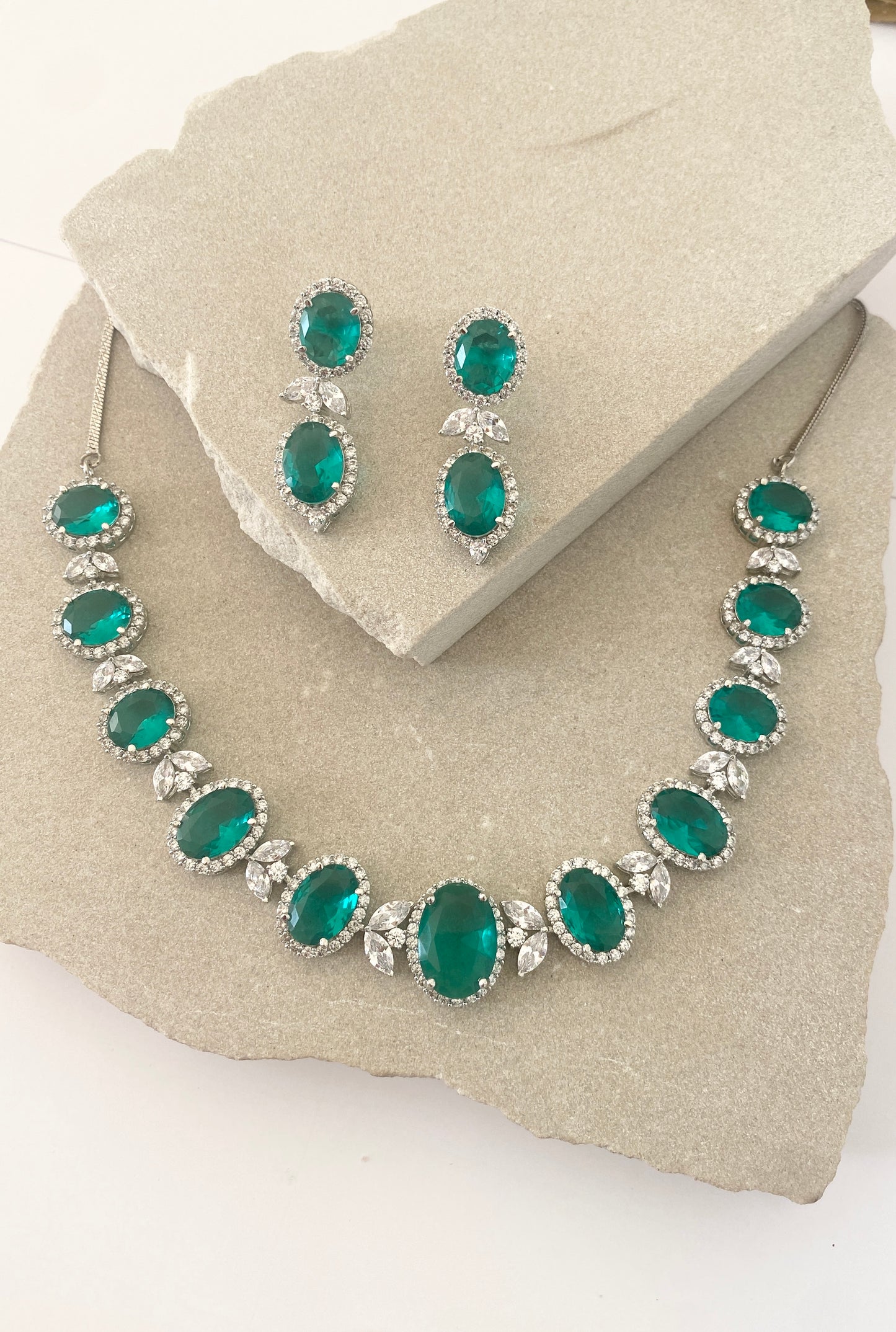 Emerald Green Ovel Stone Statement choker Set