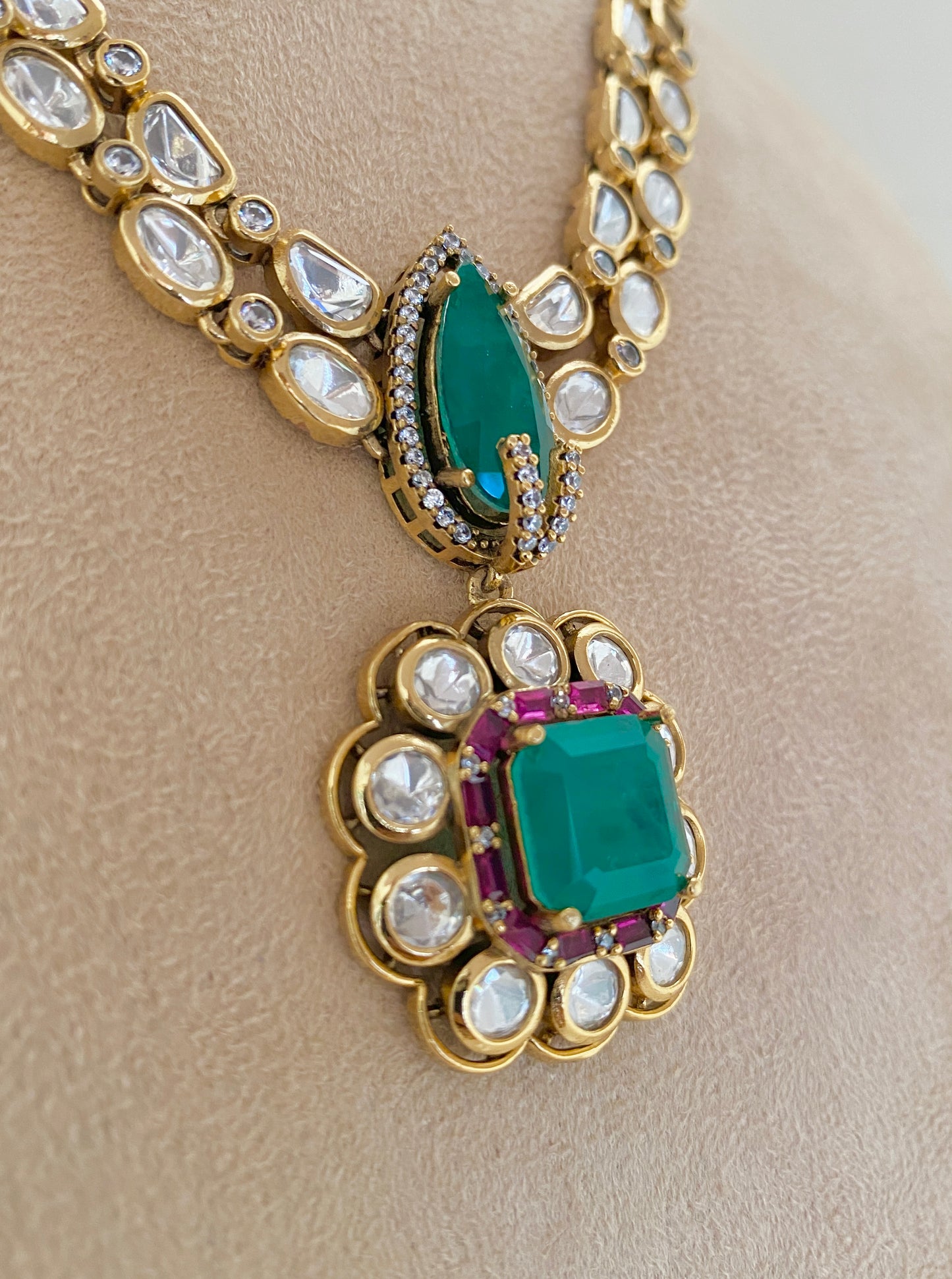 Opus Necklace Set