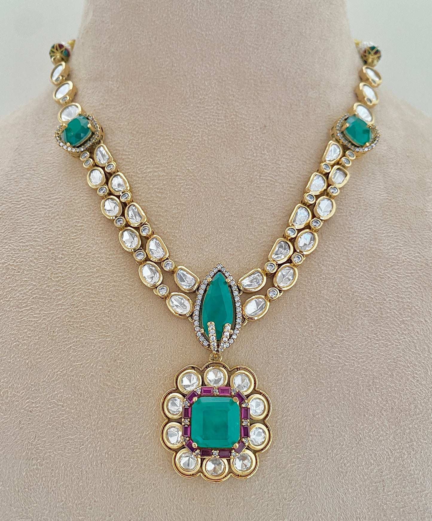 Opus Necklace Set