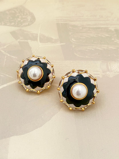 Rosé Daisy Studs