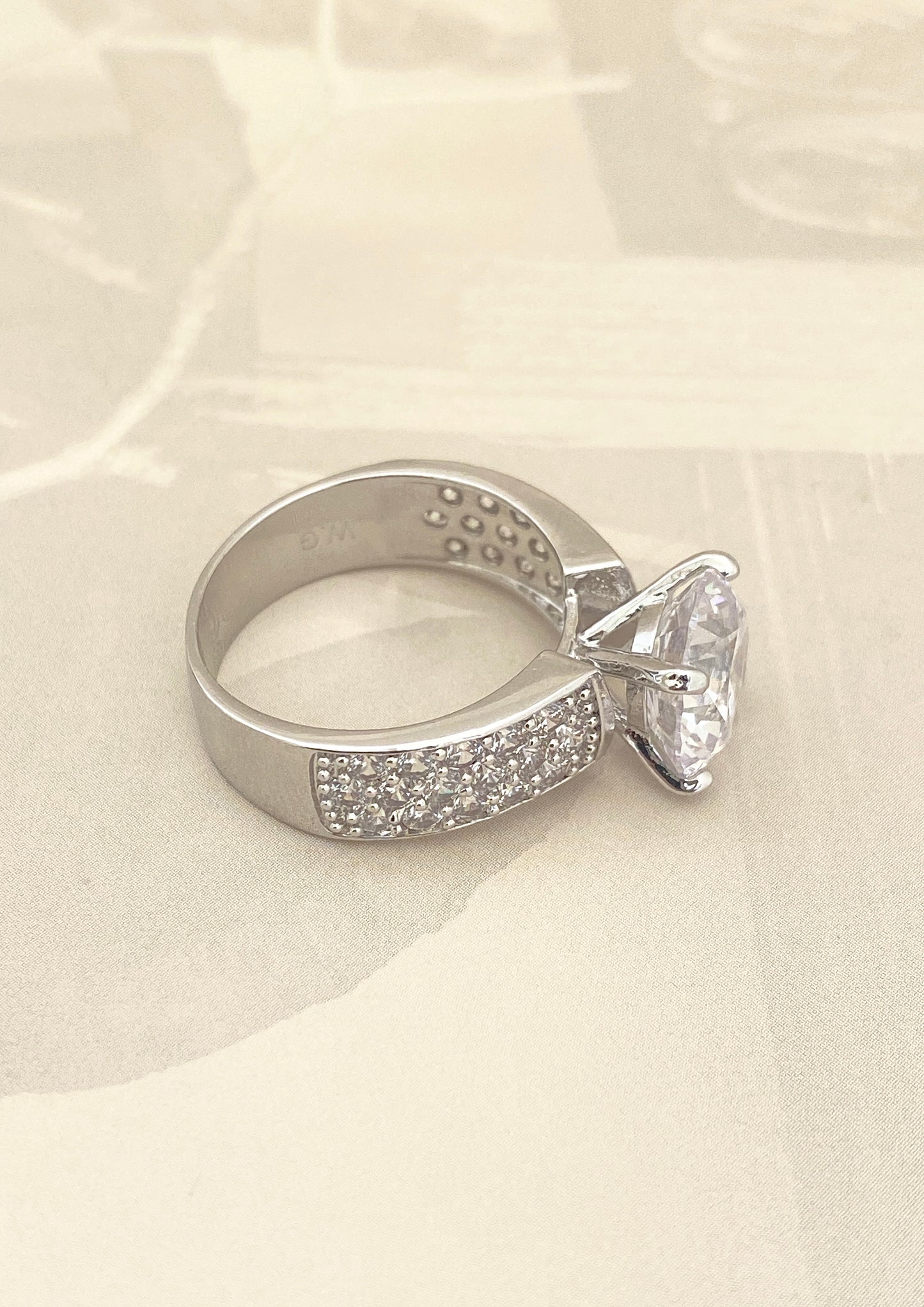 Vine Kiss Ring