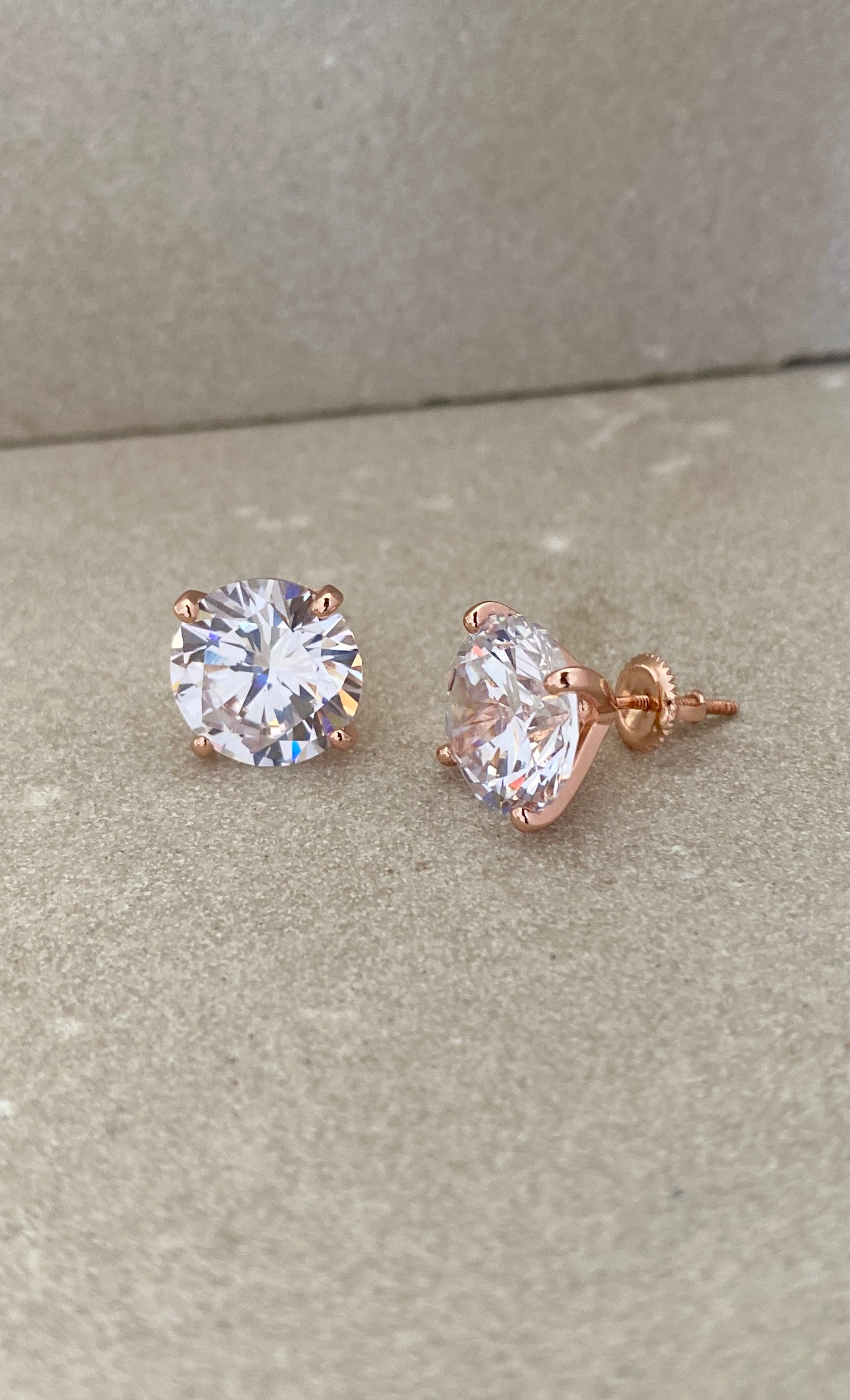 Solitaire studs 5 carat