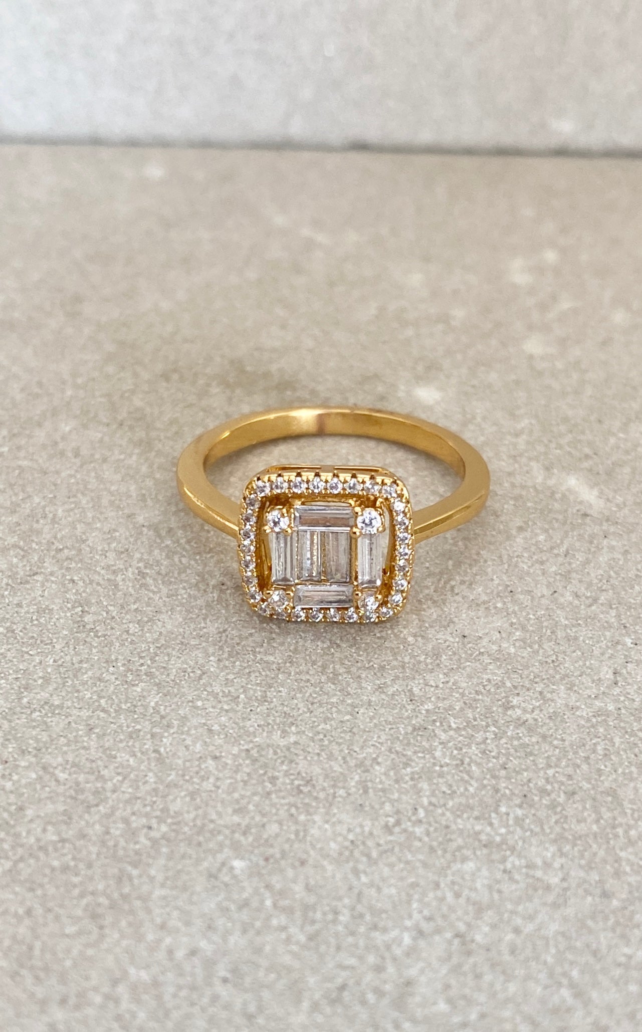 Square baguettes ring