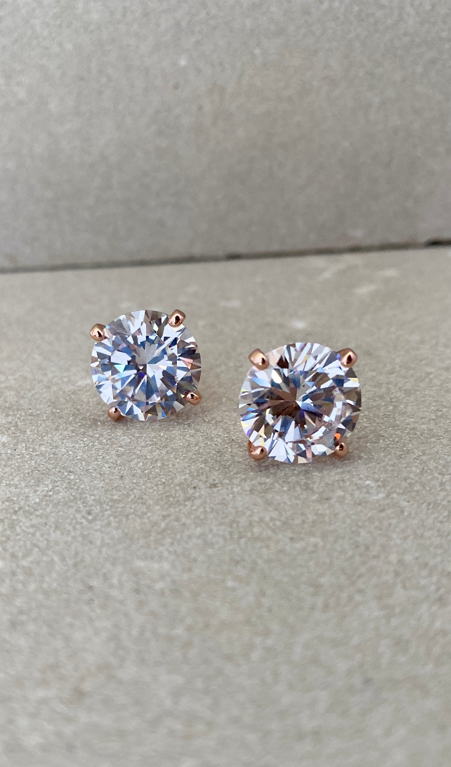 Solitaire studs 5 carat