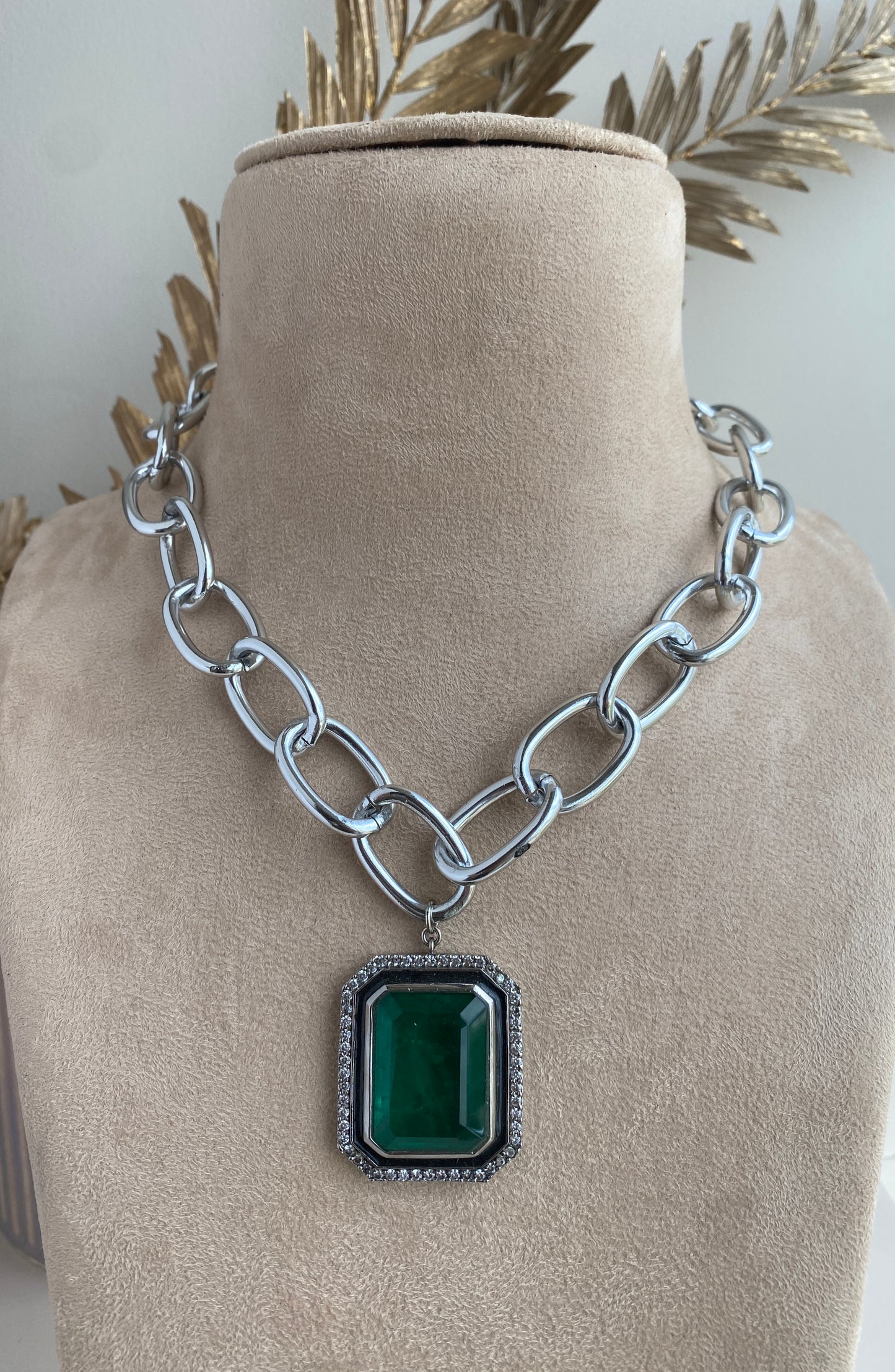 Art Deco emerald pendant on links chain