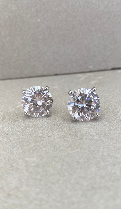 Solitaire studs 5 carat