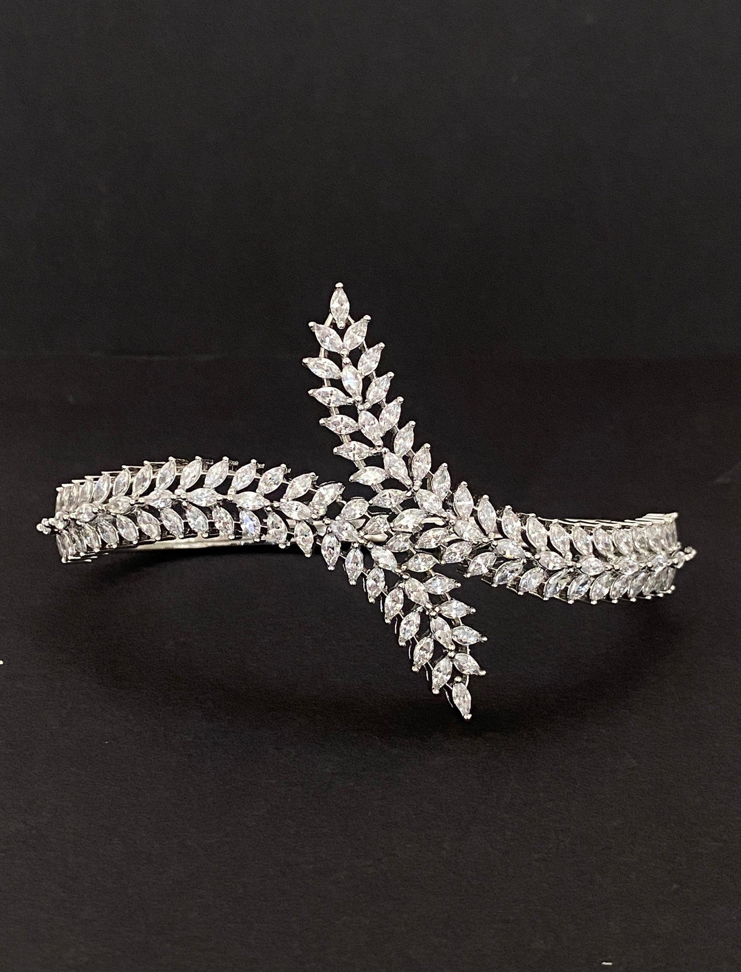 Serpentine Hand Cuff