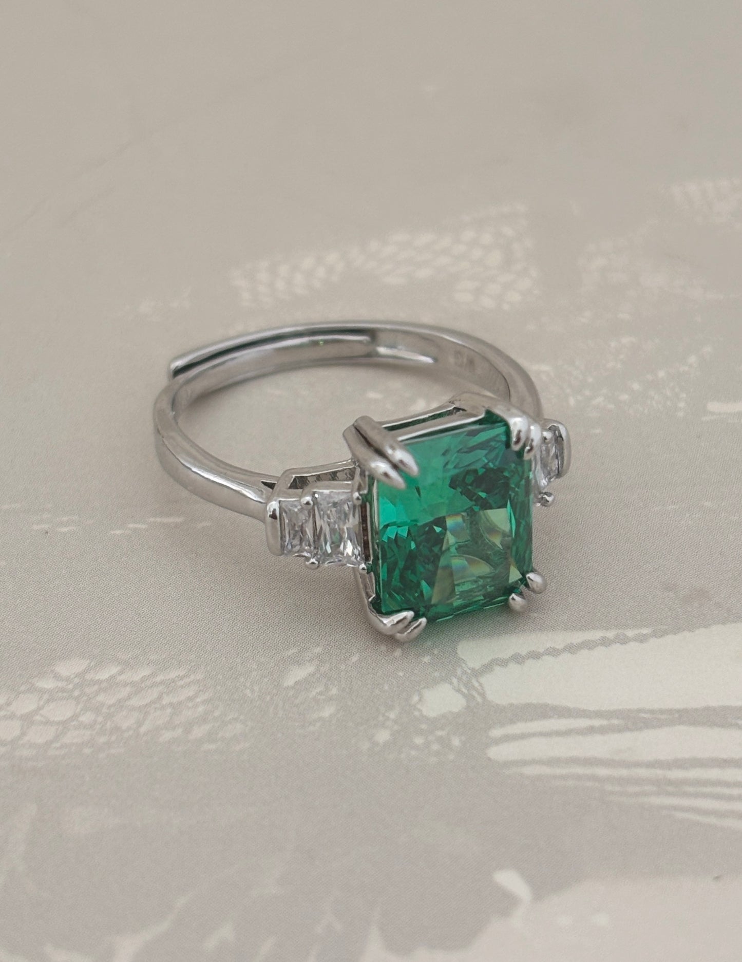 Mini Spark Ring