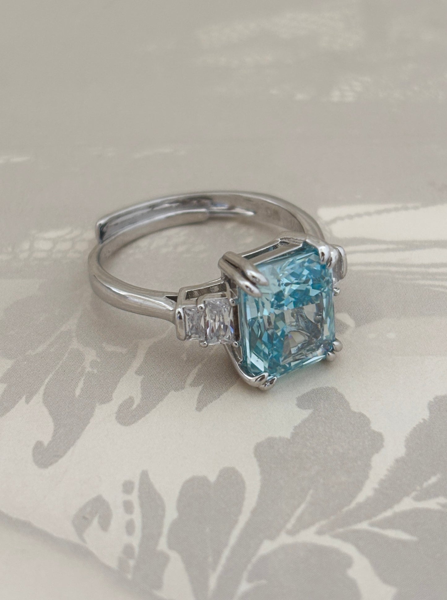 Mini Spark Ring