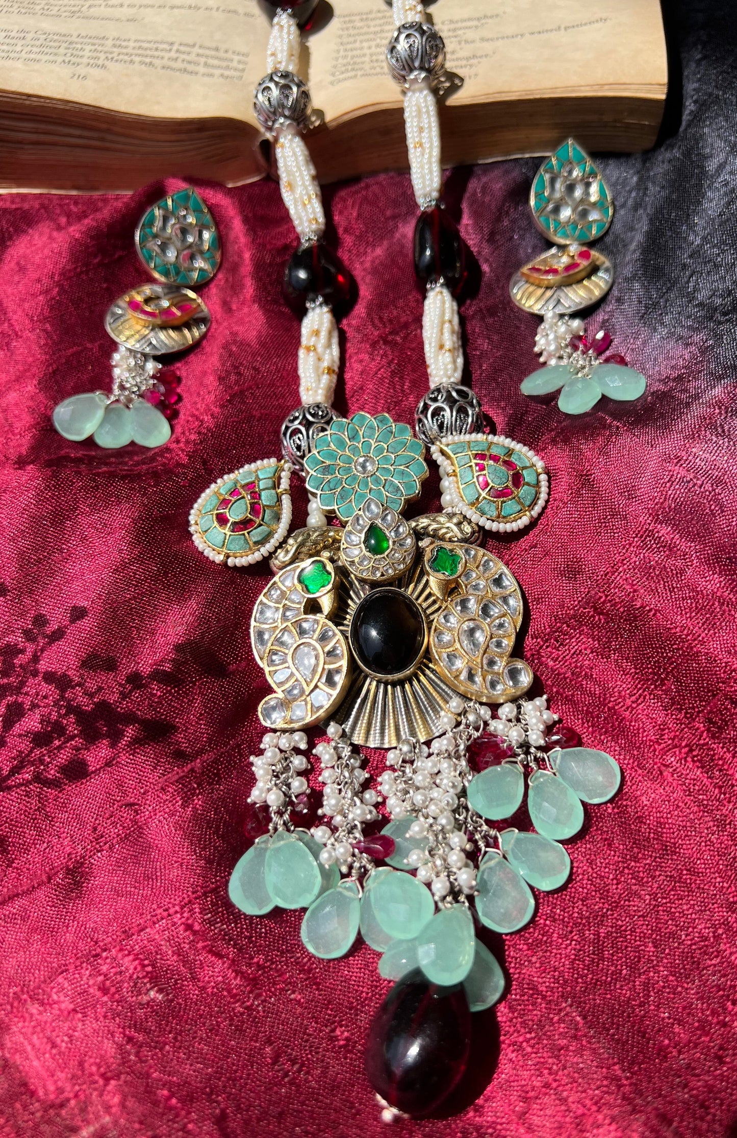 Vibrant Plume Necklace Set