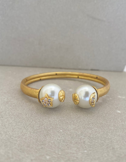 Aarvi Bracelet Cuff