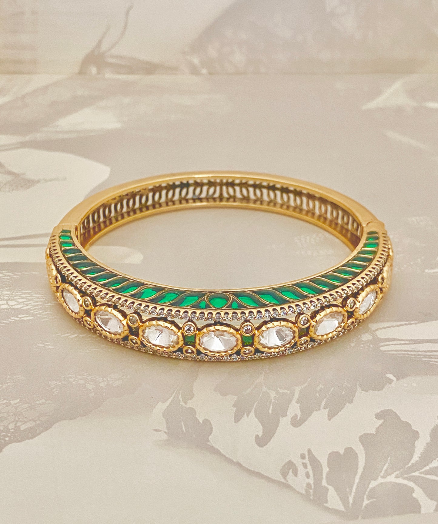 Victorian Aura Kundan Bangle