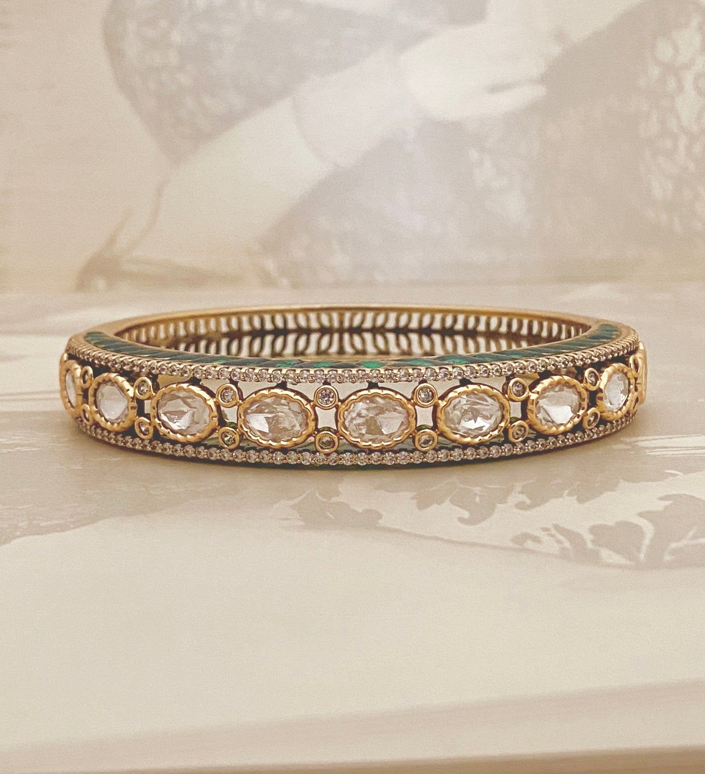 Victorian Aura Kundan Bangle