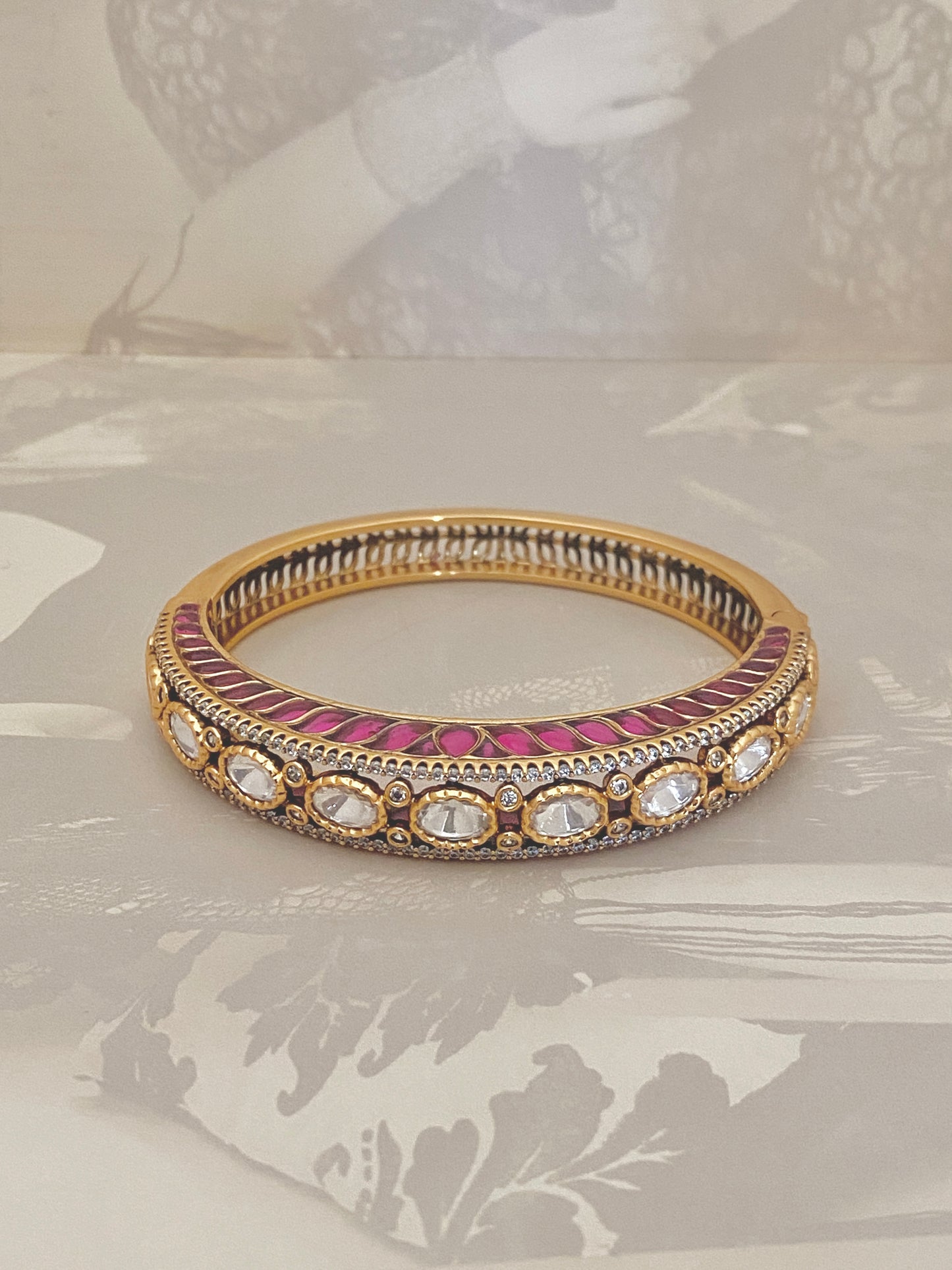 Victorian Aura Kundan Bangle