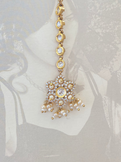 Heer Floral Mang Tikka