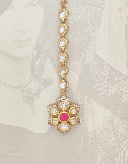 Minimal Gold Finish Maang Tikka