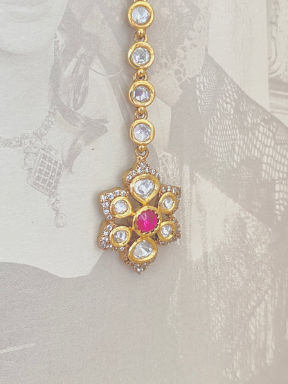 Minimal Gold Finish Maang Tikka