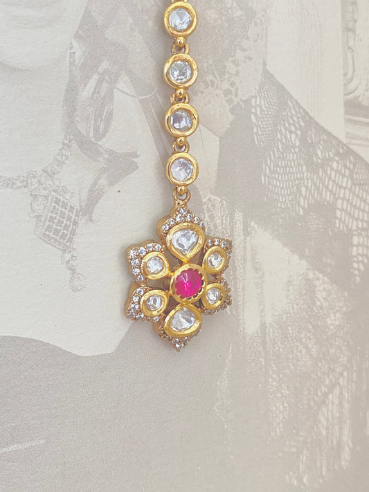 Minimal Gold Finish Maang Tikka