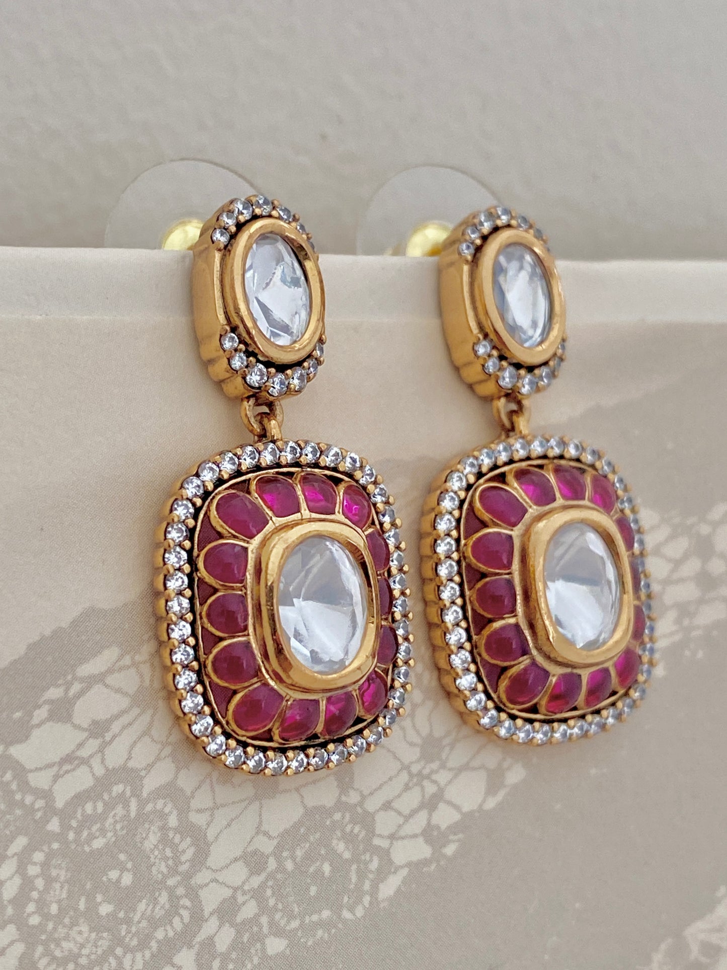 Rose Spark Choker Set