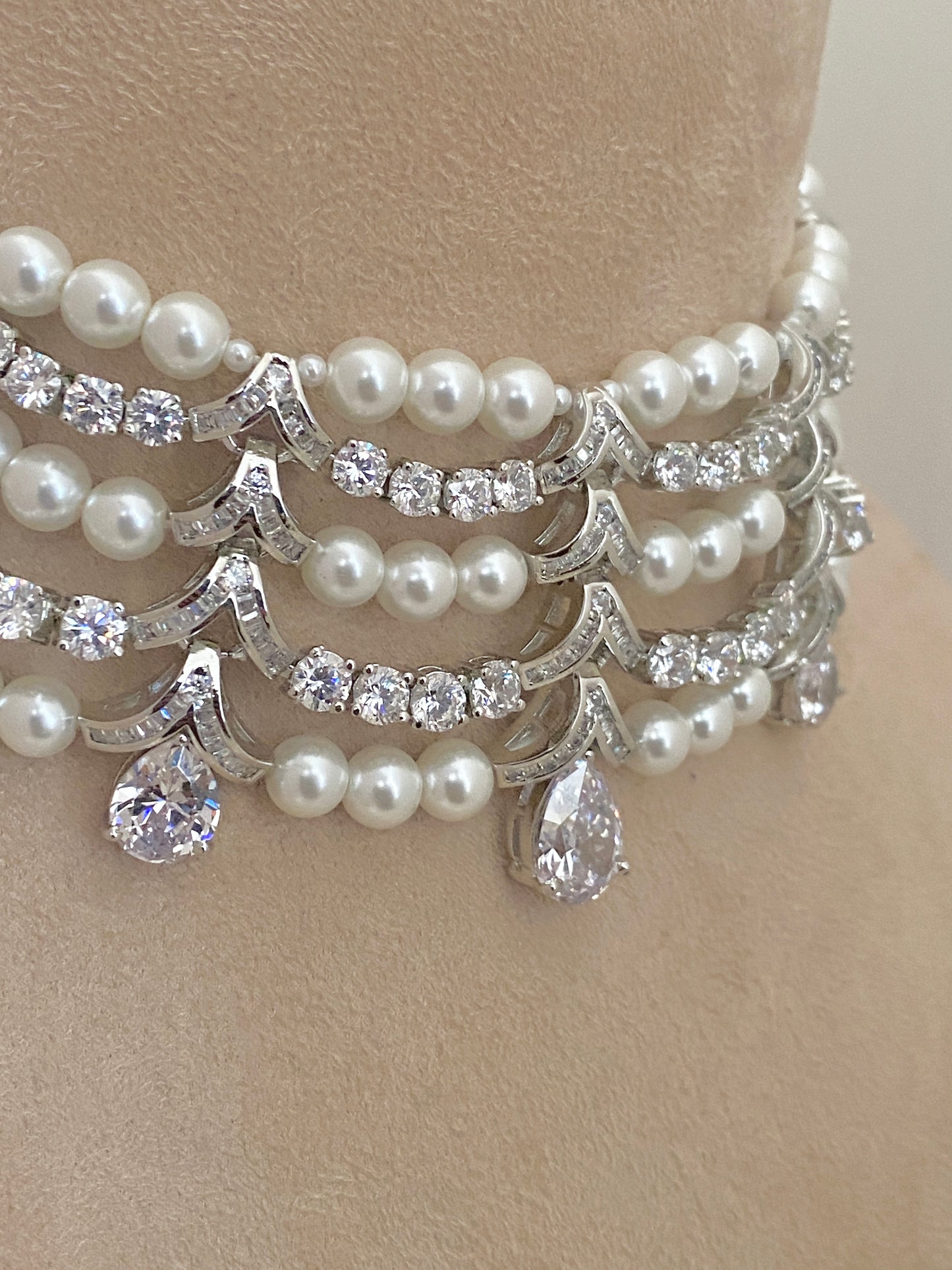 Royal Scalloped Choker Set