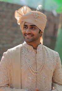Mahesh Keshwala in Long 2 lines Kundan Necklace
