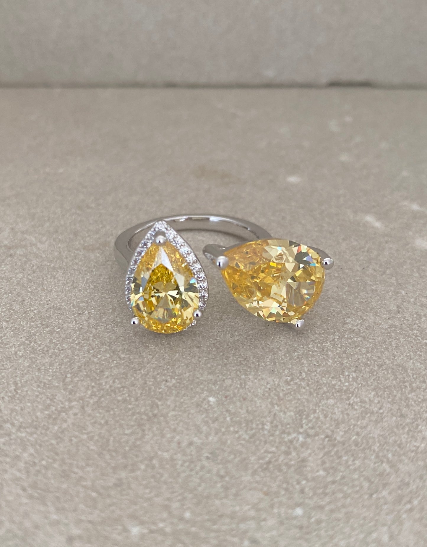 Elisia Ring