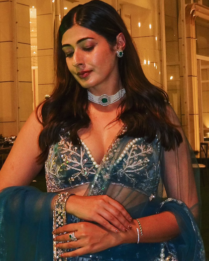 Soundarya Thakur in Omera Choker Set