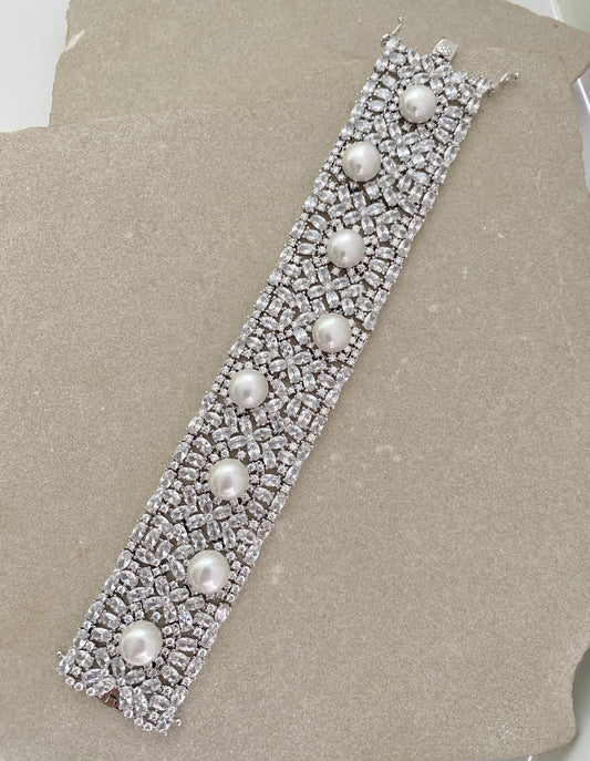 Bold Pearl Bracelet
