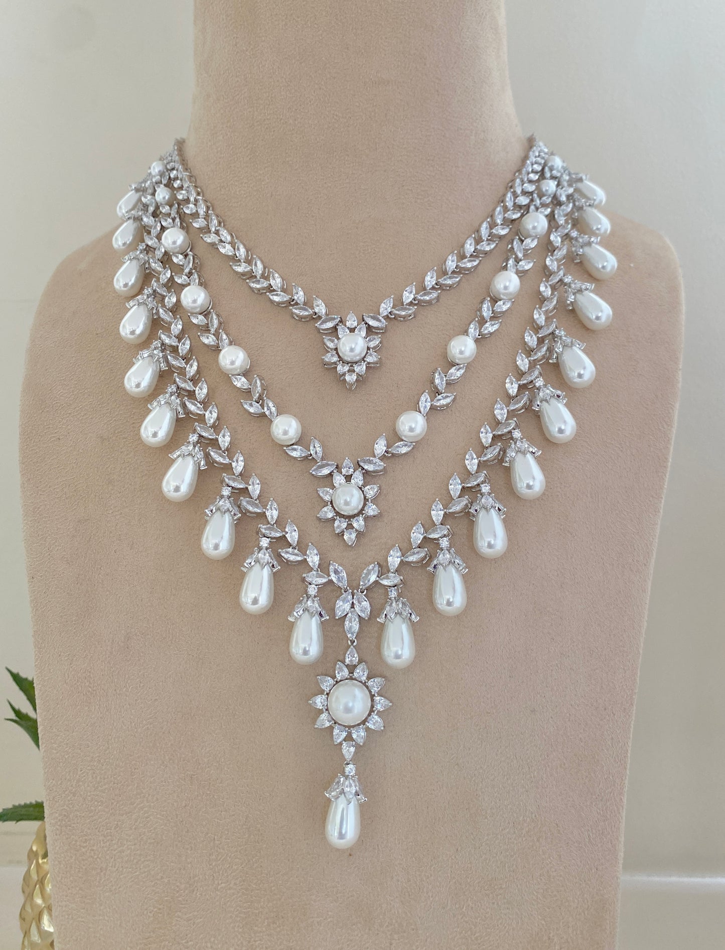 Vistara Necklace Set